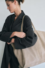 Încarcă imaginea în vizualizatorul Galerie, Eveniment de lichidare sezonieră ZARA*Geanta maxi din piele intoarsa
